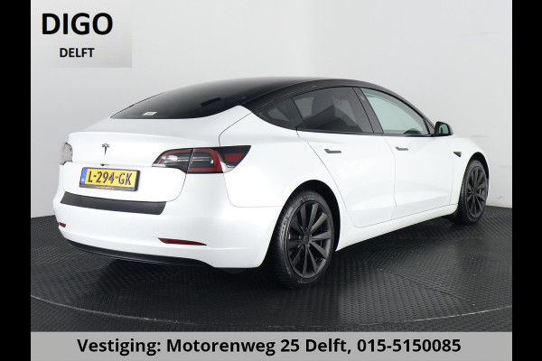 Tesla Model 3 RWD 60KWH 1e EIG SOD ACCU 89% GARANTIE 2031 BI-TONE BODY. DODEHOEK CAMERA . PARKEERSENSOREN V+A . STOELVERWARMING . PANORAMADAK . APPLE CARPLAY & ANDROID AUTO