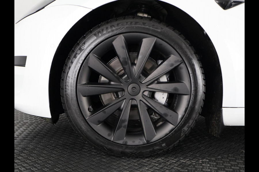 Tesla Model 3 RWD 60KWH 1e EIG SOD ACCU 89% GARANTIE 2031 BI-TONE BODY. DODEHOEK CAMERA . PARKEERSENSOREN V+A . STOELVERWARMING . PANORAMADAK . APPLE CARPLAY & ANDROID AUTO