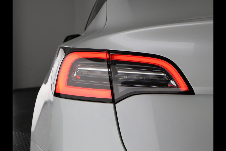 Tesla Model 3 RWD 60KWH 1e EIG SOD ACCU 89% GARANTIE 2031 BI-TONE BODY. DODEHOEK CAMERA . PARKEERSENSOREN V+A . STOELVERWARMING . PANORAMADAK . APPLE CARPLAY & ANDROID AUTO