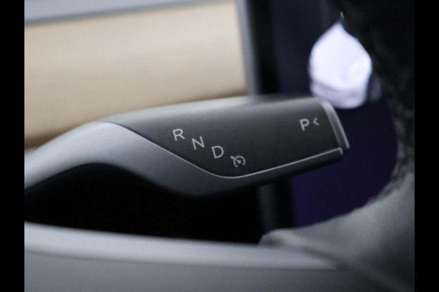 Tesla Model 3 RWD 60KWH 1e EIG SOD ACCU 89% GARANTIE 2031 BI-TONE BODY. DODEHOEK CAMERA . PARKEERSENSOREN V+A . STOELVERWARMING . PANORAMADAK . APPLE CARPLAY & ANDROID AUTO