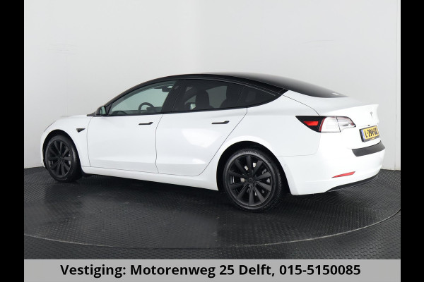 Tesla Model 3 RWD 60KWH 1e EIG SOD ACCU 89% GARANTIE 2031 BI-TONE BODY. DODEHOEK CAMERA . PARKEERSENSOREN V+A . STOELVERWARMING . PANORAMADAK . APPLE CARPLAY & ANDROID AUTO