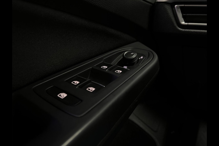 Volkswagen Golf 1.5 eTSI Lane Assist|Camera| Carplay|Cruise|