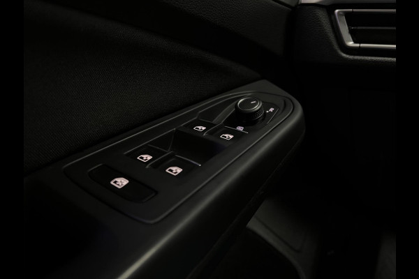 Volkswagen Golf 1.5 eTSI Lane Assist|Camera| Carplay|Cruise|