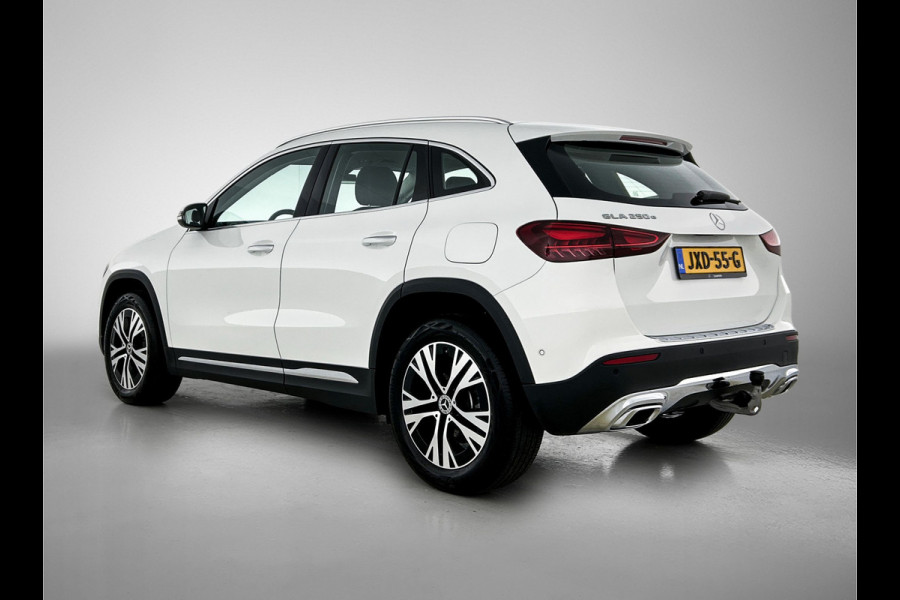 Mercedes-Benz GLA 250 e Plug-In Hybride Trekhaak | Ledkoplampen | Sfeerverlichting | Stuur en Stoelverwarming | Keyless-Go. Inclusief 24 maanden Mercedes-Benz Certified garantie voor Europa.