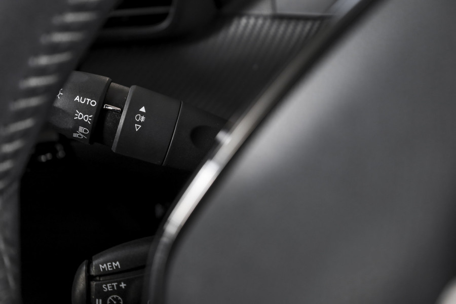 Peugeot 208 1.2 PureTech 100 PK Allure | Cruise | Stoelverw. | PDC | Camera | App. Connect | ECC | DAB | LM 16" |