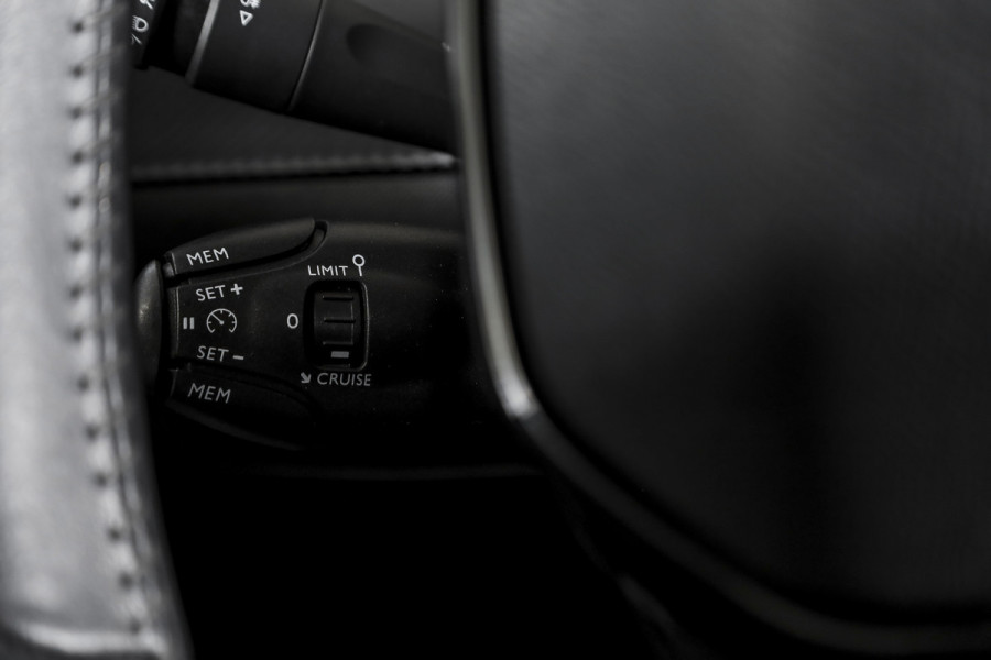 Peugeot 208 1.2 PureTech 100 PK Allure | Cruise | Stoelverw. | PDC | Camera | App. Connect | ECC | DAB | LM 16" |