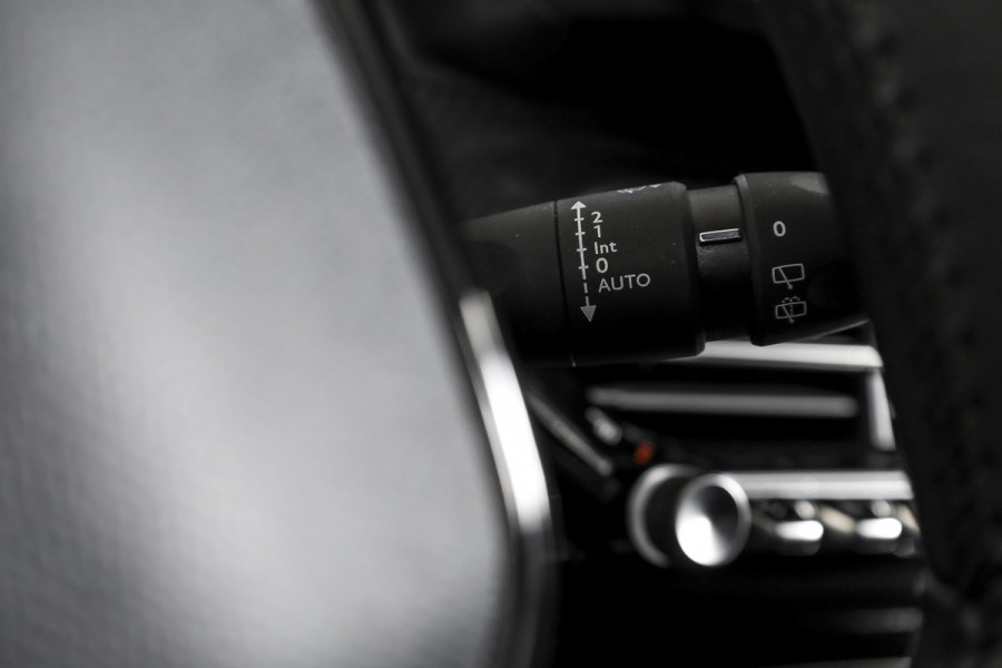 Peugeot 208 1.2 PureTech 100 PK Allure | Cruise | Stoelverw. | PDC | Camera | App. Connect | ECC | DAB | LM 16" |