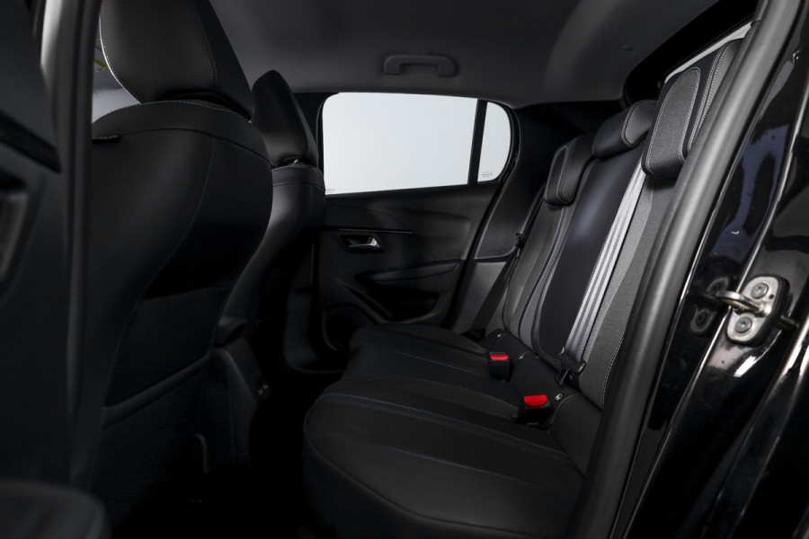 Peugeot 208 1.2 PureTech 100 PK Allure | Cruise | Stoelverw. | PDC | Camera | App. Connect | ECC | DAB | LM 16" |