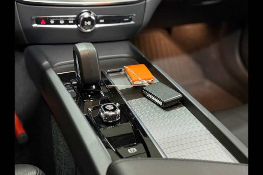 Volvo V60 2.0 B4 Plus Bright | Pano | Standkachel | Trekhaak | Licht-pakket | Harman Kardon | Parkeerassist-pakket | Winter-pakket