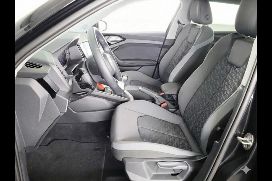 Audi A1 Sportback Advanced edition 25 TFSI 95 pk | Sportstoelen voor | Ledlampen voor en achter | Optiek pakket zwart plus | Buitenspiegels inklapbaar |
