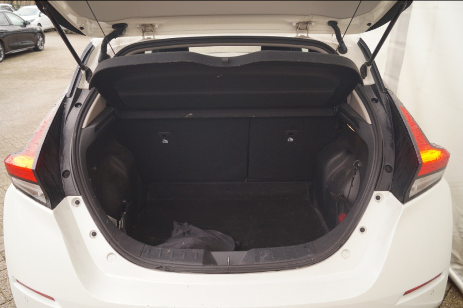 Nissan Leaf N-Connecta 40kWh -SOH90%-NAVI-ECC-PDC-CAM-