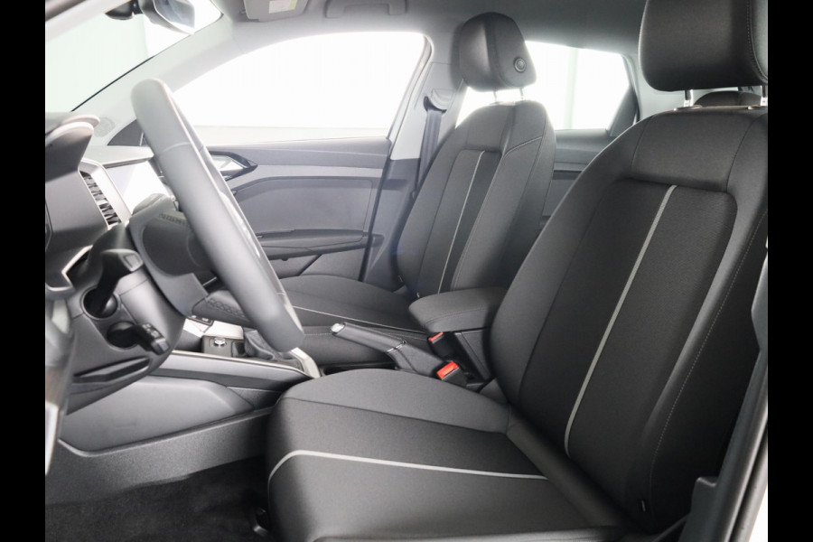 Audi A1 Sportback Advanced edition 25 TFSI 95 pk | Ambient verlichting | Stuur afgevlakt | Buitenspiegels inklapbaar | Zwart dak |