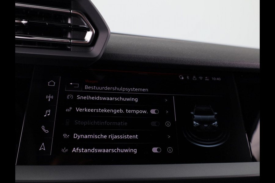 Audi A3 Sportback 40 TFSI e Pro Line 204pk | 18 inch Lichtmetalen velgen | Parkeercamera| Navigatie via App | Stoelverwarming