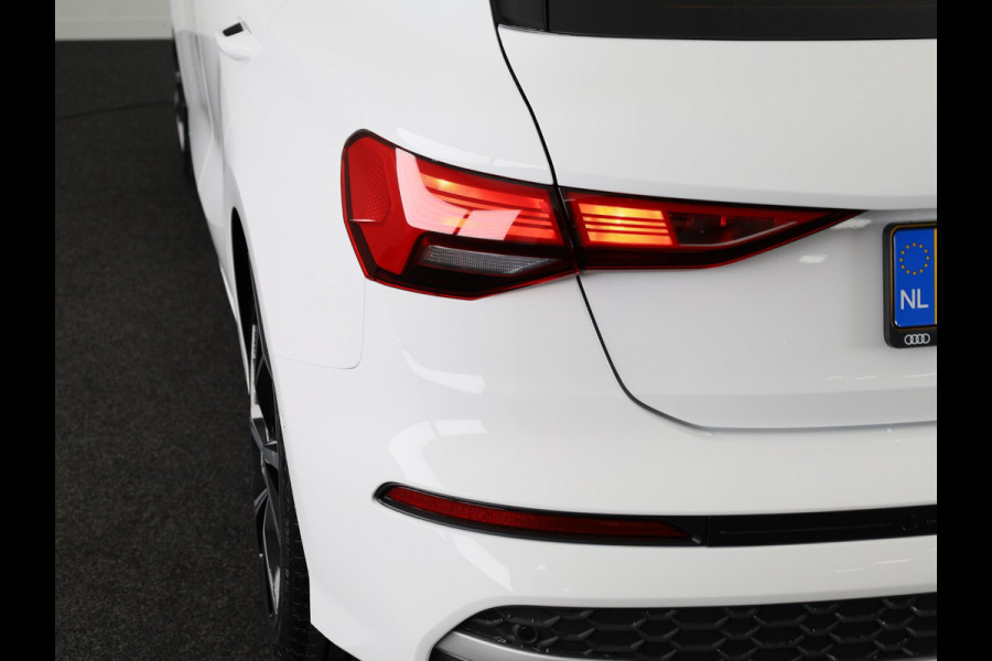 Audi A3 Sportback 40 TFSI e Pro Line 204pk | 18 inch Lichtmetalen velgen | Parkeercamera| Navigatie via App | Stoelverwarming