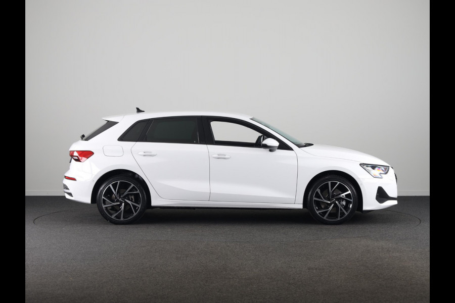 Audi A3 Sportback 40 TFSI e Pro Line 204pk | 18 inch Lichtmetalen velgen | Parkeercamera| Navigatie via App | Stoelverwarming