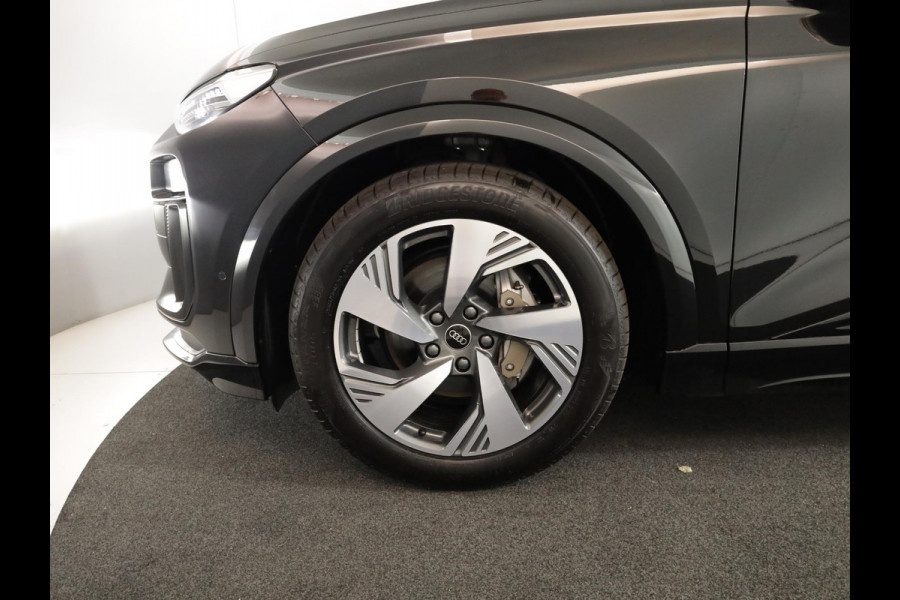 Audi Q6 S Edition e-tron perf 225kW/306pk 100Kwh Hatchback Audi Q6 e-tron S edition performance 100 kWh Omgevingscamera's, adaptive cruise control, ledkoplampen plus, stoelverwarming voor en achter, comfortpakket