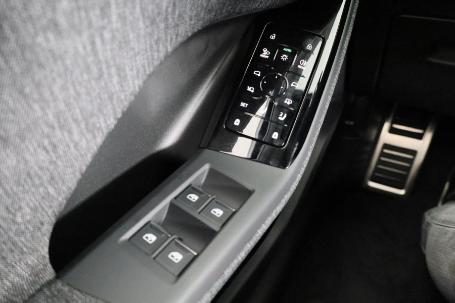 Audi Q6 S Edition e-tron perf 225kW/306pk 100Kwh Hatchback Audi Q6 e-tron S edition performance 100 kWh Omgevingscamera's, adaptive cruise control, ledkoplampen plus, stoelverwarming voor en achter, comfortpakket