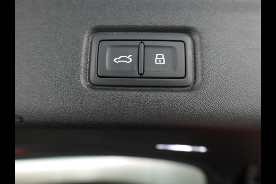 Audi Q6 S Edition e-tron perf 225kW/306pk 100Kwh Hatchback Audi Q6 e-tron S edition performance 100 kWh Omgevingscamera's, adaptive cruise control, ledkoplampen plus, stoelverwarming voor en achter, comfortpakket