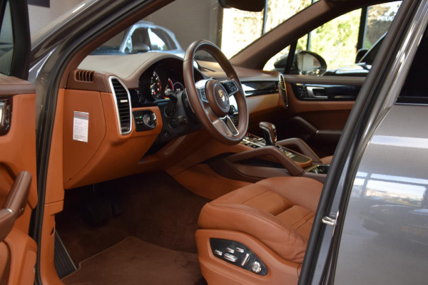Porsche Cayenne 3.0 E-Hybrid *Nw.Model*Navi|Panoramadak|ACC|Rear Entertainment|Soft-Close|2e Eig.|
