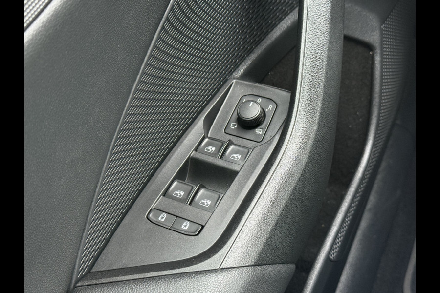 Škoda Octavia Combi BWJ 2021 | 1.0 e-TSI 111PK Sport BuS. AUTOMAAT | TREKHAAK | SPORTSTOELEN | CAMERA A | CARPLAY | CLIMA | NAVI 18'' LMV |