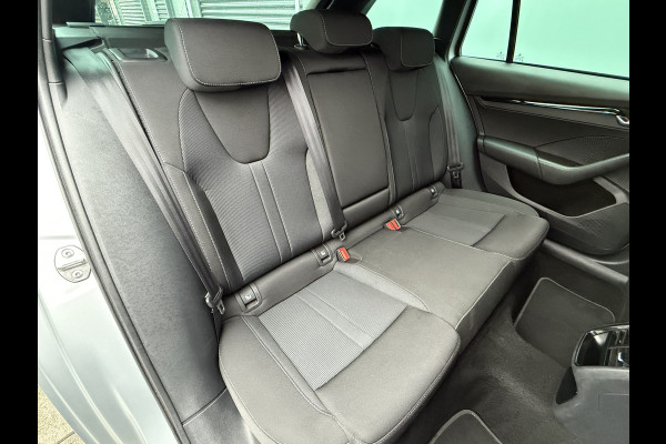 Škoda Octavia Combi BWJ 2021 | 1.0 e-TSI 111PK Sport BuS. AUTOMAAT | TREKHAAK | SPORTSTOELEN | CAMERA A | CARPLAY | CLIMA | NAVI 18'' LMV |