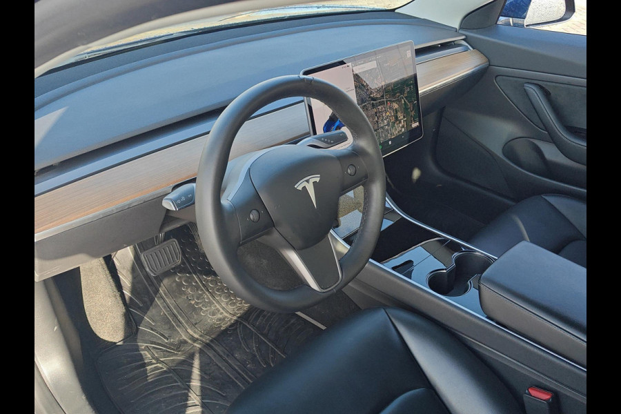Tesla Model 3 Standard RWD Plus 60 kWh | Dodehoek detector | Panoramadak | Voorstoelen verwarmd | SOH 91%