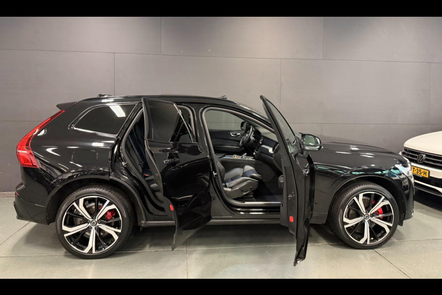 Volvo XC60 2.0 T8 R-DESIGN AWD 455PK SOH-TEST Black Edition PANO/H-KARDON/DAB/CARPLAY/LEDER/M-STOELEN///