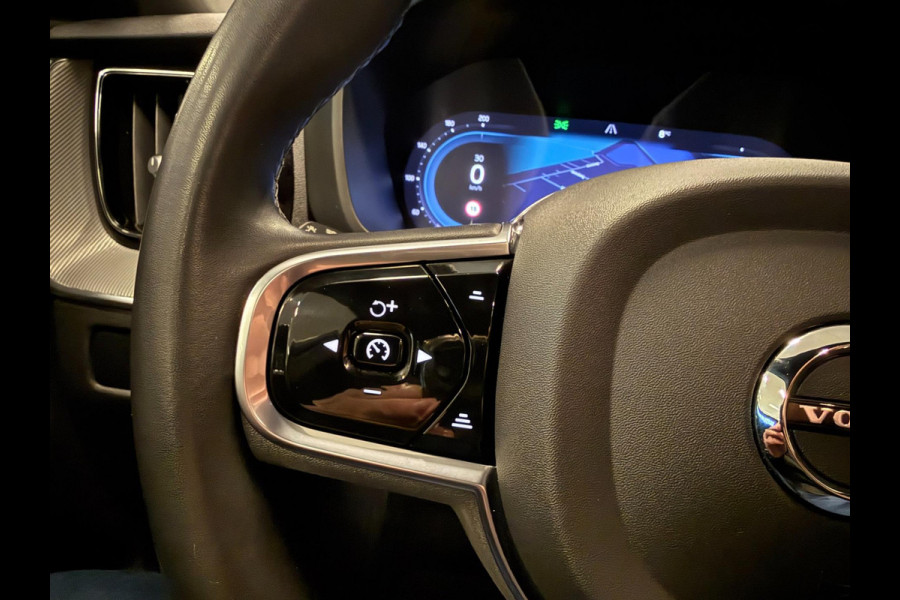 Volvo XC60 2.0 T8 R-DESIGN AWD 455PK SOH-TEST Black Edition PANO/H-KARDON/DAB/CARPLAY/LEDER/M-STOELEN///
