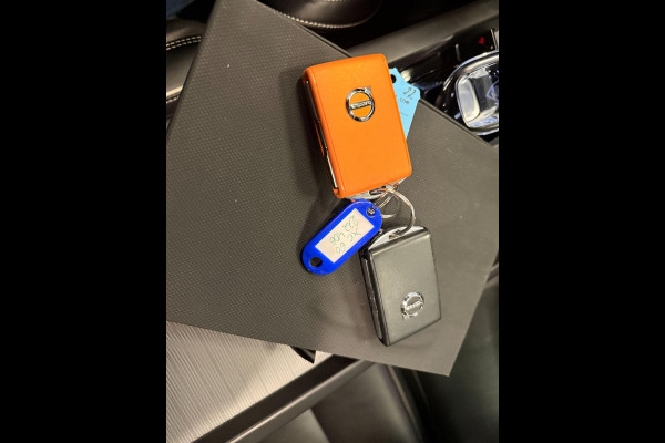 Volvo XC60 2.0 T8 R-DESIGN AWD 455PK SOH-TEST Black Edition PANO/H-KARDON/DAB/CARPLAY/LEDER/M-STOELEN///