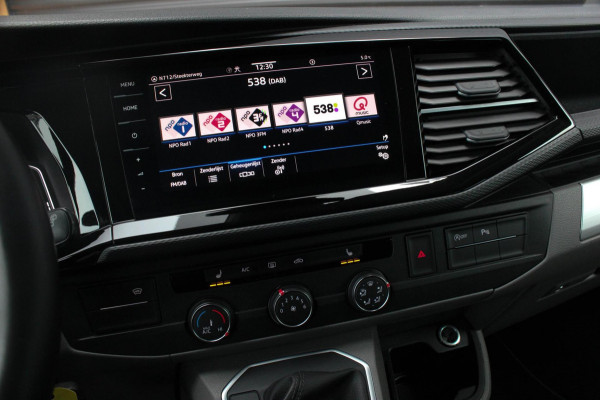 Volkswagen Transporter 2.0 TDI L2H1 BULLI DUBBEL CABINE 150PK 2020 JB- EDIITON / ACTIVE DISPLAY / VERLAGINGSVEREN / APPLE CARPLAY