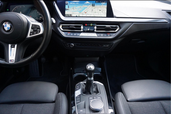 BMW 2 Serie Gran Coupé 218i | Panoramadak | Leer | Sportstoelen | M-Sport accenten | Verwarmd Sportstuur | Stoelverwarming | BMW onderhouden | 2/2026 beurt gehad |