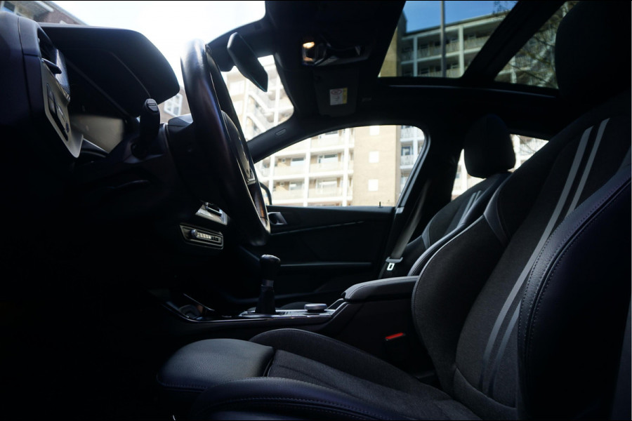 BMW 2 Serie Gran Coupé 218i | Panoramadak | Leer | Sportstoelen | M-Sport accenten | Verwarmd Sportstuur | Stoelverwarming | BMW onderhouden | 2/2026 beurt gehad |