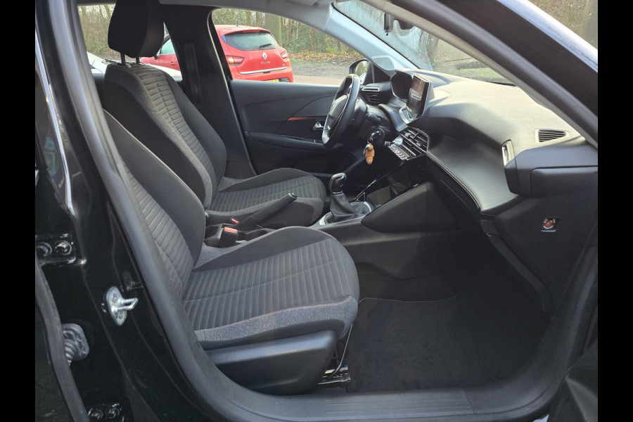 Peugeot 208 1.2 75PK Active | 12MND GARANTIE | CARPLAY | CRUISE | NIEUWE APK | TREKHAAK |