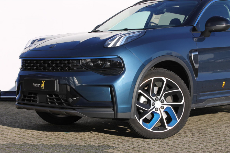 Lynk & Co 01 261PK Automaat Adaptieve Cruise Control / Elektrisch verstelbare voorstoelen / BLIS / Stoelverwarming / Climate Control / Parkeersensoren met 360 gradencamera / Regensensor