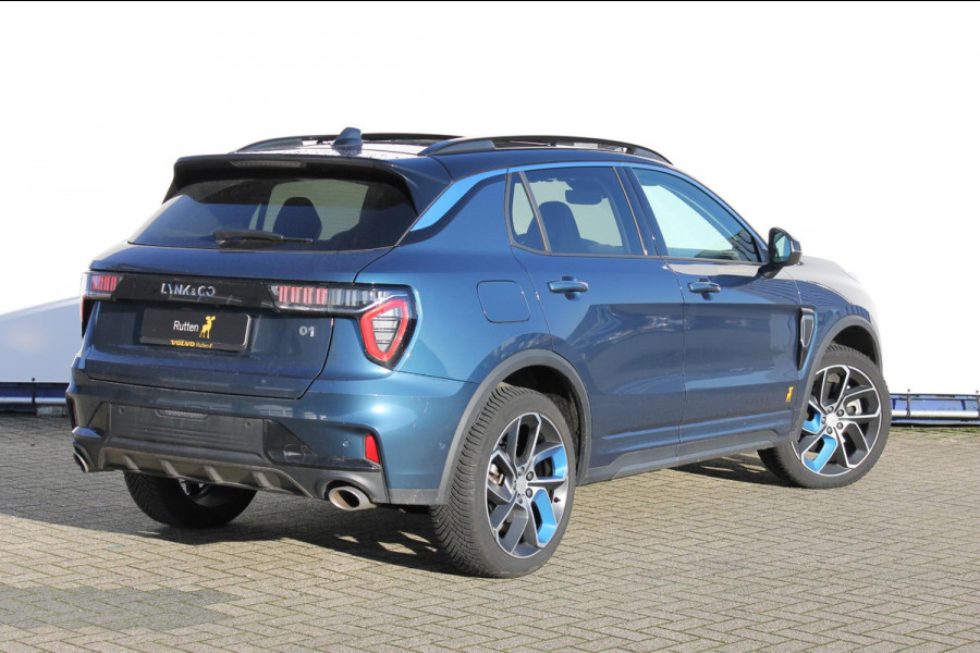 Lynk & Co 01 261PK Automaat Adaptieve Cruise Control / Elektrisch verstelbare voorstoelen / BLIS / Stoelverwarming / Climate Control / Parkeersensoren met 360 gradencamera / Regensensor