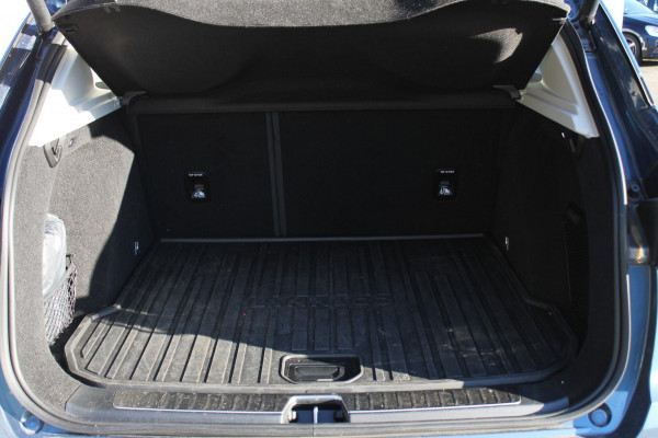 Lynk & Co 01 261PK Automaat Adaptieve Cruise Control / Elektrisch verstelbare voorstoelen / BLIS / Stoelverwarming / Climate Control / Parkeersensoren met 360 gradencamera / Regensensor