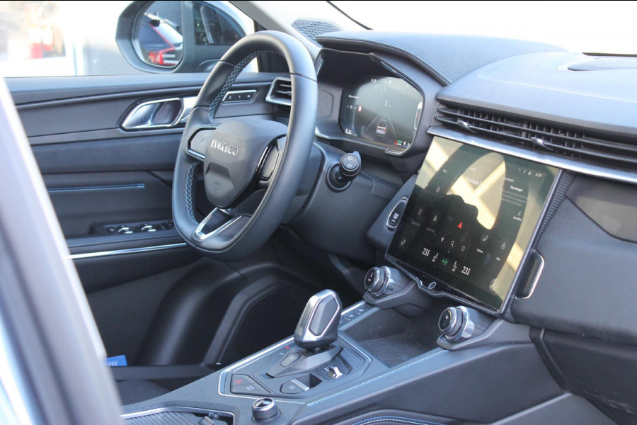 Lynk & Co 01 261PK Automaat Adaptieve Cruise Control / Elektrisch verstelbare voorstoelen / BLIS / Stoelverwarming / Climate Control / Parkeersensoren met 360 gradencamera / Regensensor