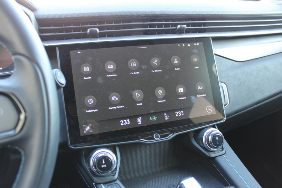 Lynk & Co 01 261PK Automaat Adaptieve Cruise Control / Elektrisch verstelbare voorstoelen / BLIS / Stoelverwarming / Climate Control / Parkeersensoren met 360 gradencamera / Regensensor