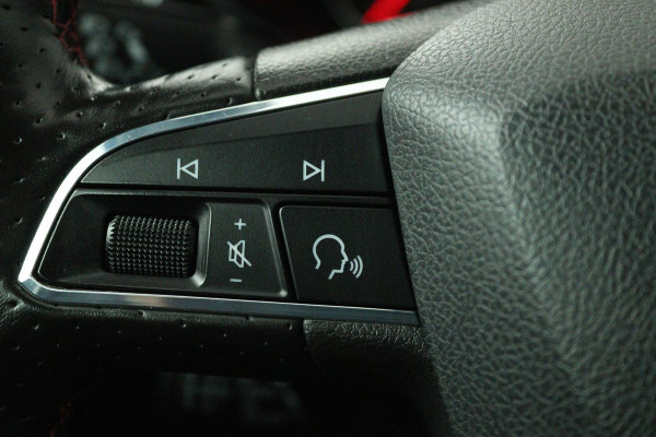 Seat Leon ST 1.5 TSI FR Ultimate Edition (SFEERVERLICHTING, STOELVERWARMING, NAVIGATIE CARPLAY, CRUISE ADAPTIEF, SENSOREN)