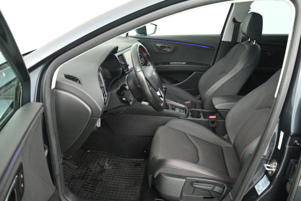 Seat Leon ST 1.5 TSI FR Ultimate Edition (SFEERVERLICHTING, STOELVERWARMING, NAVIGATIE CARPLAY, CRUISE ADAPTIEF, SENSOREN)