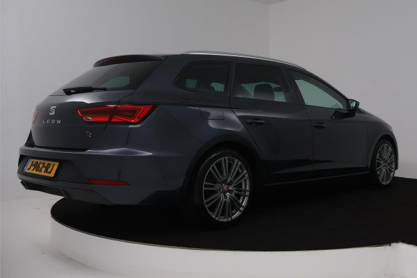 Seat Leon ST 1.5 TSI FR Ultimate Edition (SFEERVERLICHTING, STOELVERWARMING, NAVIGATIE CARPLAY, CRUISE ADAPTIEF, SENSOREN)