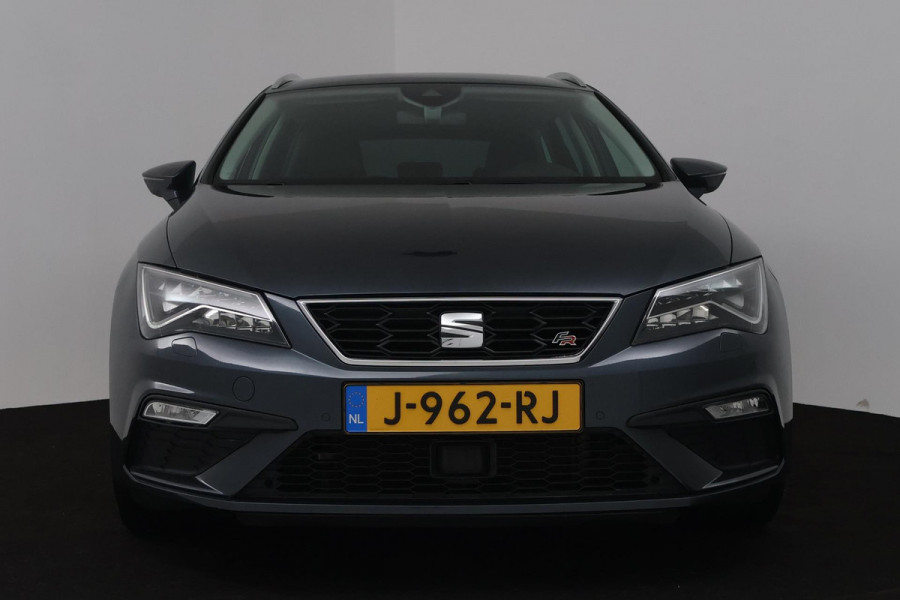 Seat Leon ST 1.5 TSI FR Ultimate Edition (SFEERVERLICHTING, STOELVERWARMING, NAVIGATIE CARPLAY, CRUISE ADAPTIEF, SENSOREN)