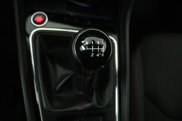 Seat Leon ST 1.5 TSI FR Ultimate Edition (SFEERVERLICHTING, STOELVERWARMING, NAVIGATIE CARPLAY, CRUISE ADAPTIEF, SENSOREN)