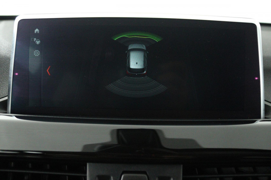 BMW X1 SDrive20i Corporate Lease High Executive (PANORAMADAK, TREKHAAK, CRUISE ADAPTIEF, HEAD-UP, AUTOMAAT, DEALER ONDERHOUDEN)