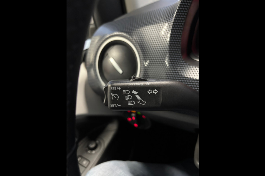 Volkswagen up! 1.0 BMT move up! Airco | Cruise | Camera | PDC