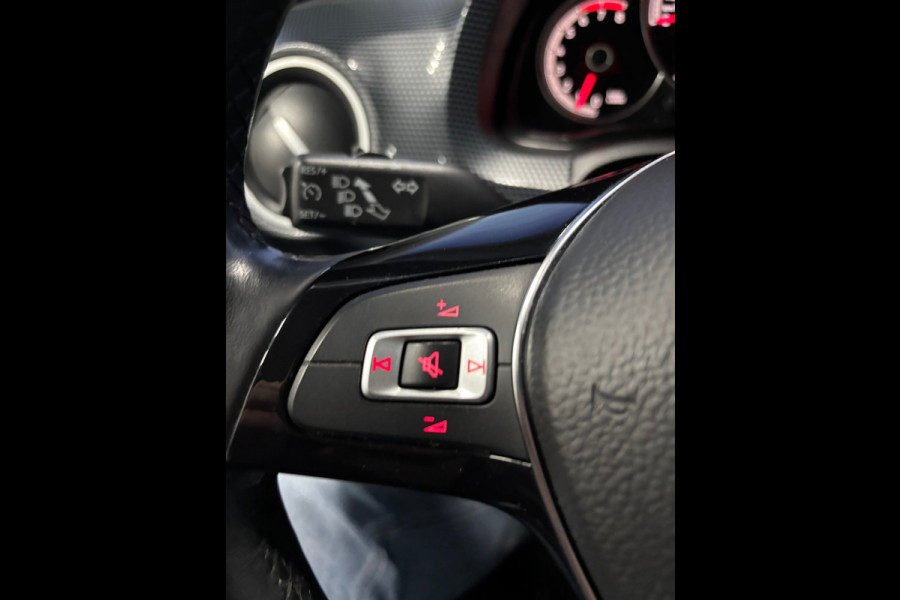 Volkswagen up! 1.0 BMT move up! Airco | Cruise | Camera | PDC