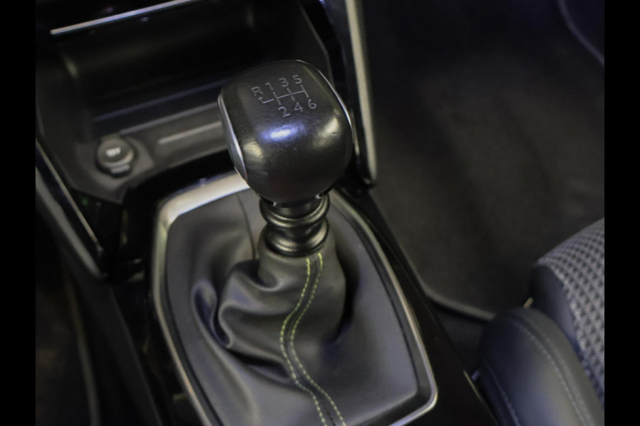 Peugeot 208 1.2 PureTech GT-line (APPLE CARPLAY,CAMERA,LED,NAVI,CRUISE,CLIMATE,SPORTSTOELEN,GETINT,LM VELGEN,NETTESTAAT)