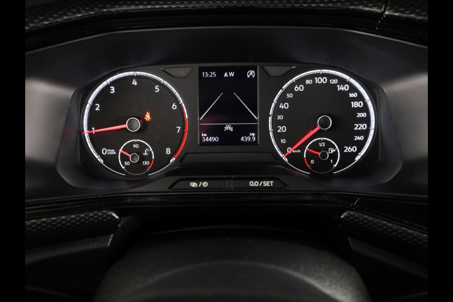 Volkswagen T-Cross 1.0 TSI Life | Navigatie | Parkeersensoren | Adaptieve cruise control | Trekhaak |