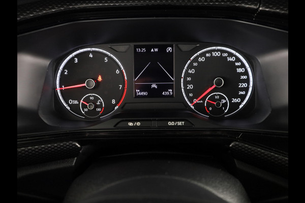 Volkswagen T-Cross 1.0 TSI Life | Navigatie | Parkeersensoren | Adaptieve cruise control | Trekhaak |