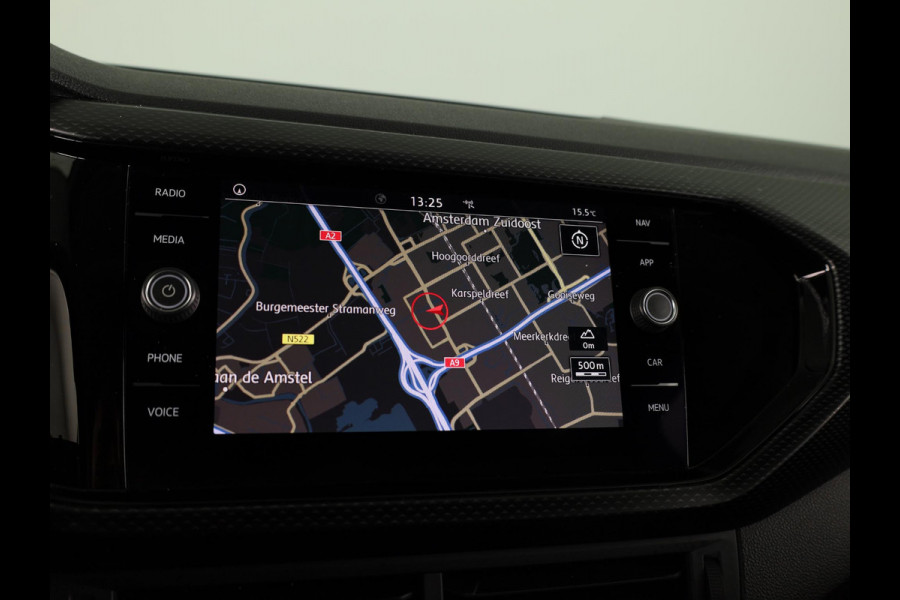 Volkswagen T-Cross 1.0 TSI Life | Navigatie | Parkeersensoren | Adaptieve cruise control | Trekhaak |